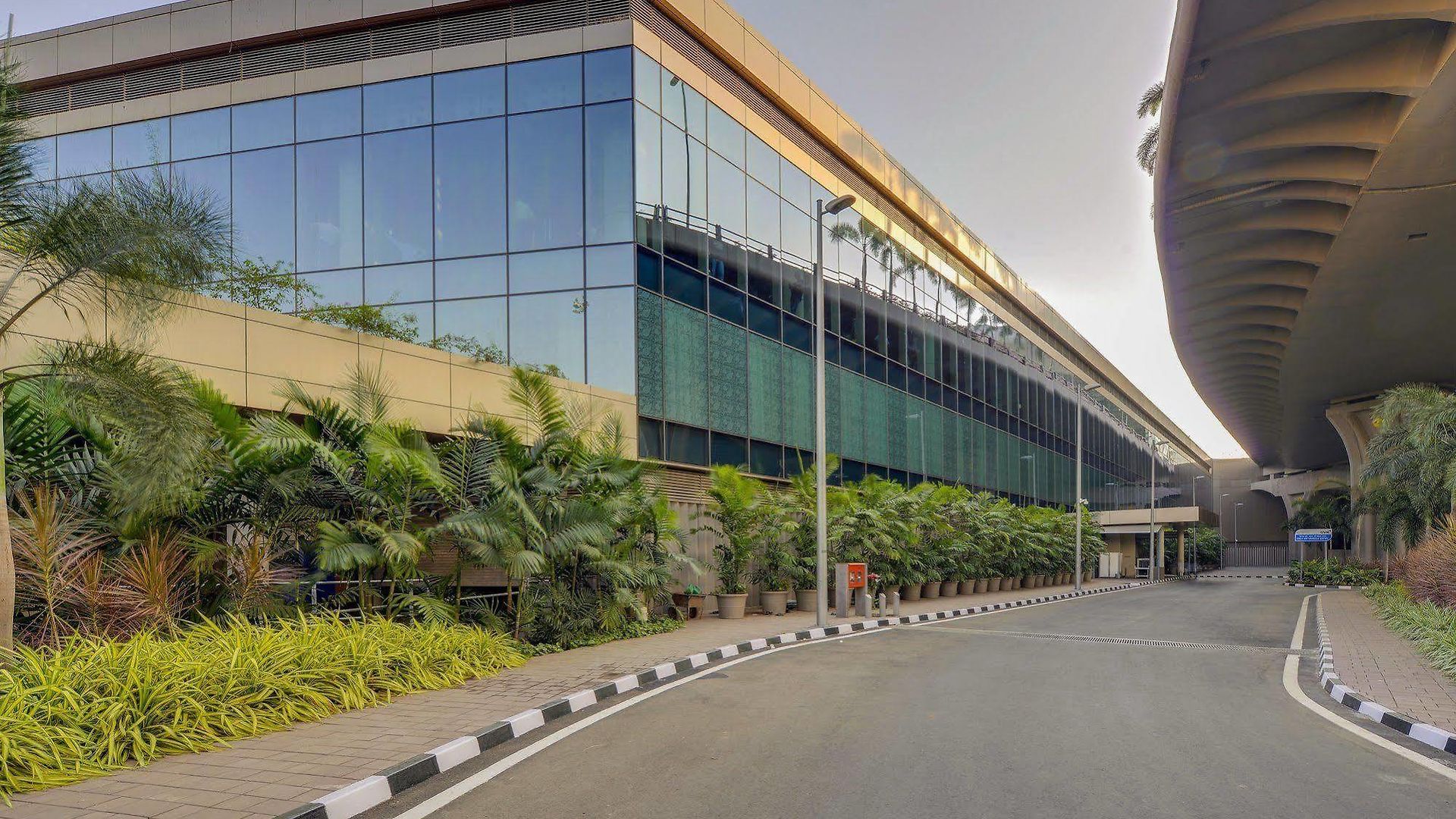 Niranta Transit Airport - At Arrivals