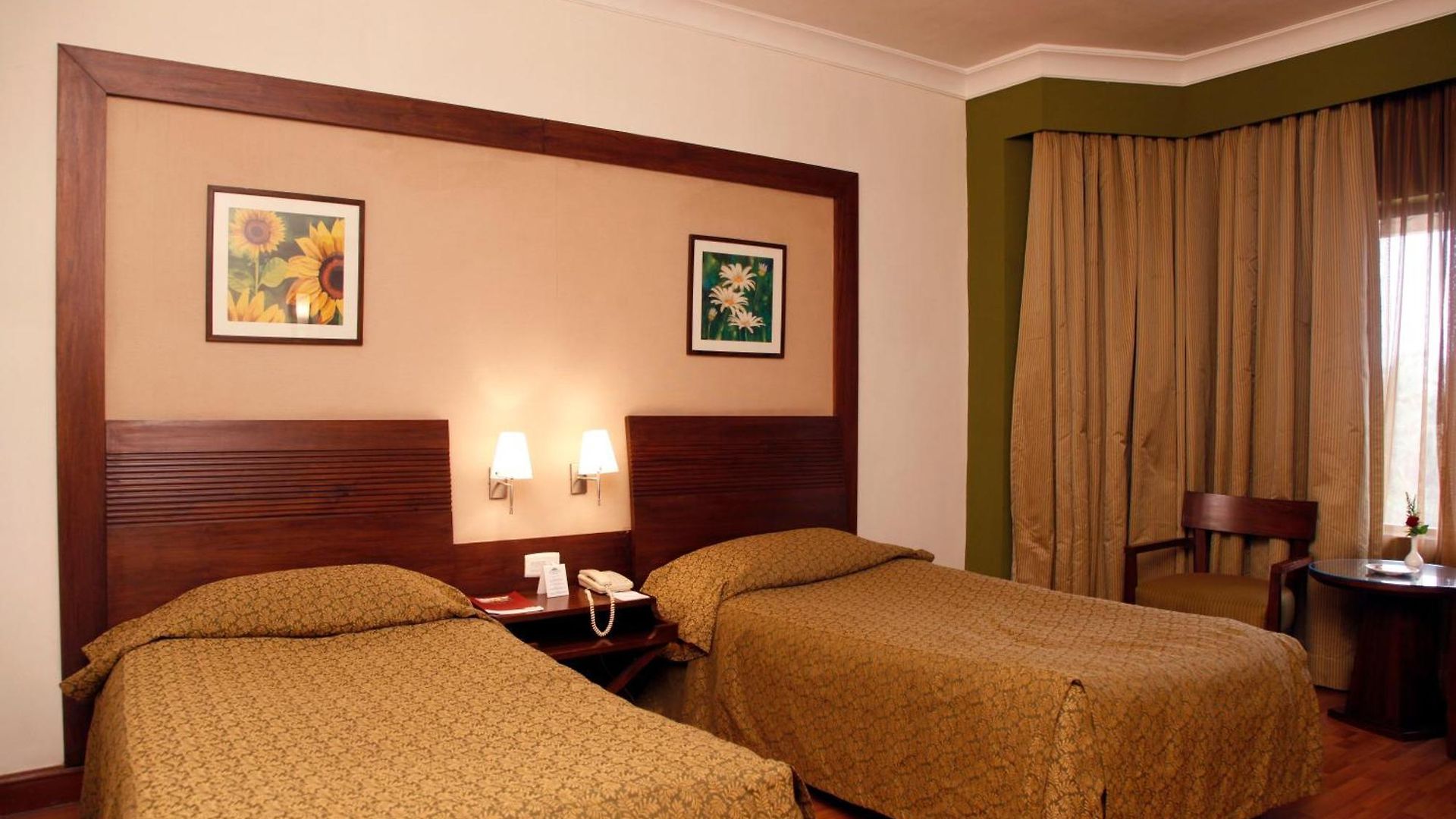 Hotel The Retreat & Convention Centre Mumbai