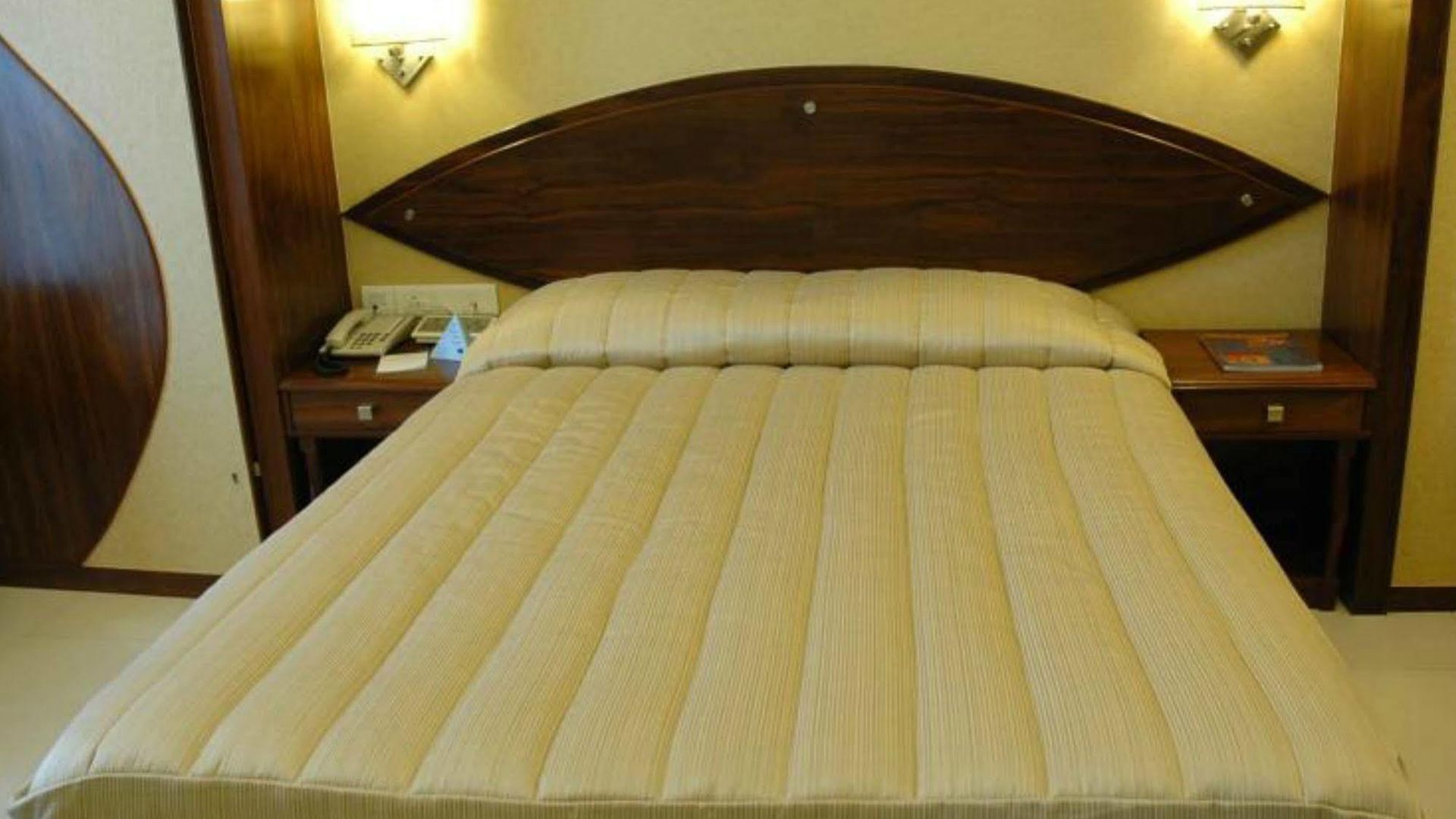 Fabhotel Shubhangan - Nr Bandra Hotel
