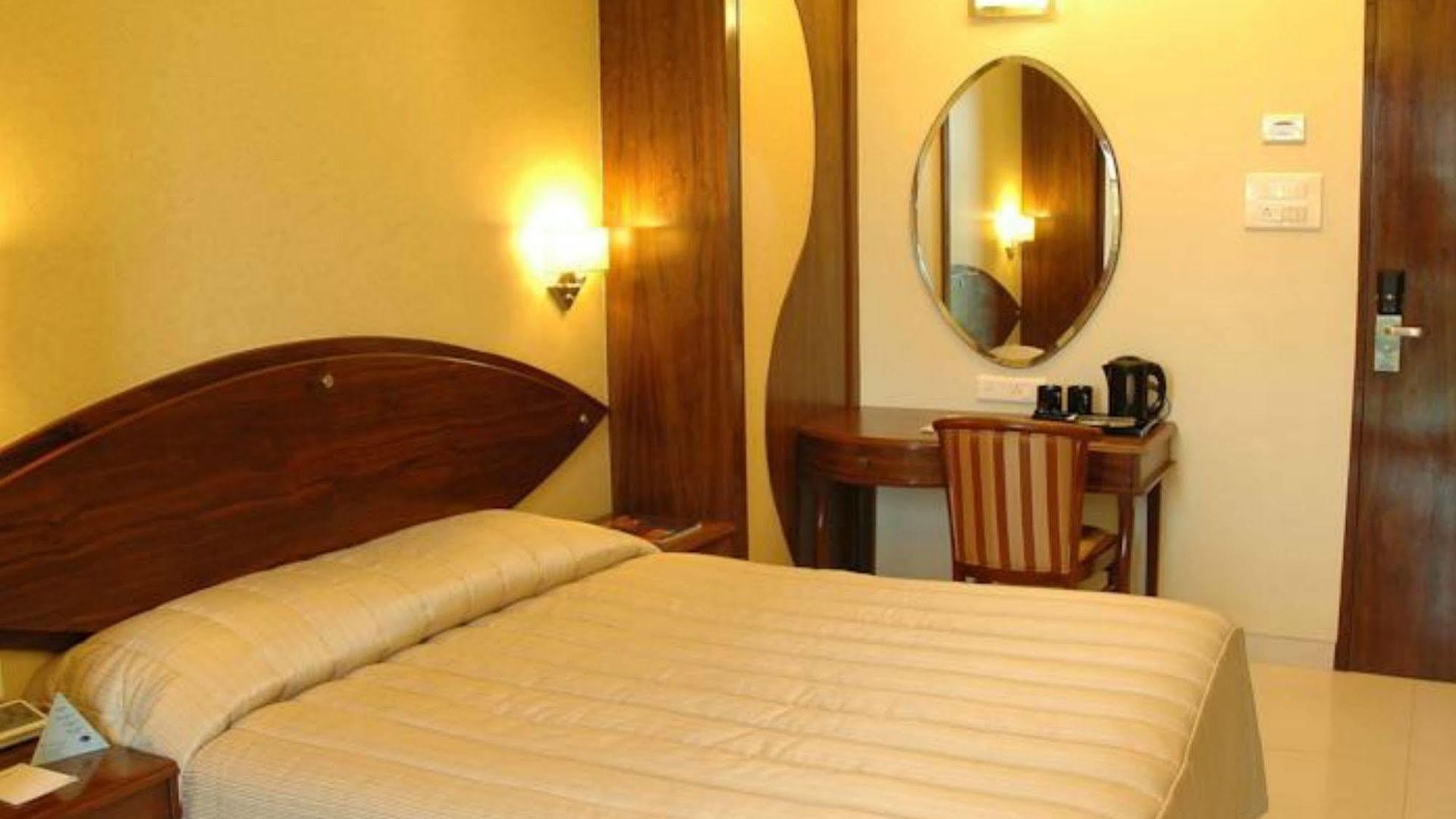 Hotel Fabhotel Shubhangan - Nr Bandra Mumbai