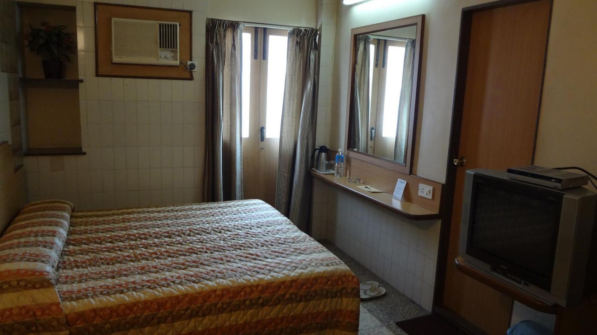 Chateau Windsor - Marine Drive Hotel 3*