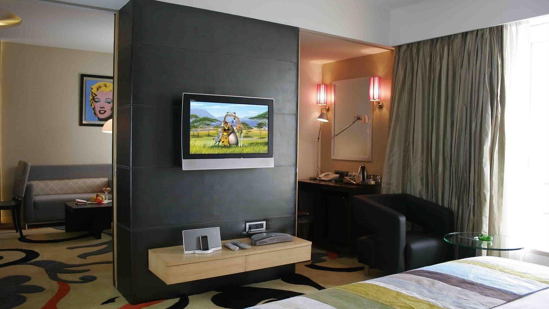 Hotel The Regale By Tunga Mumbai