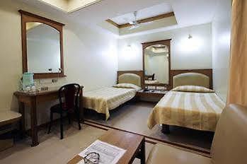 Parklane Hotel 3*