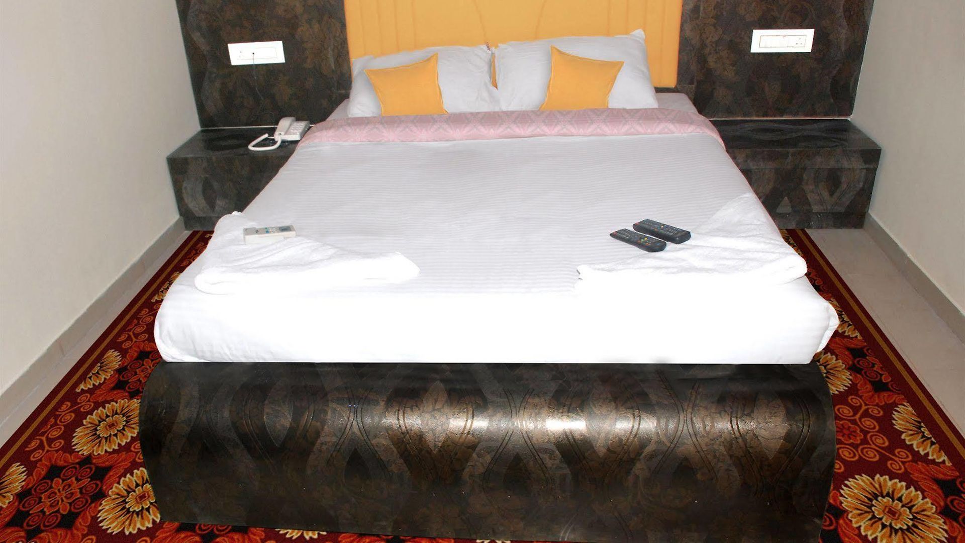 Hotel Fabhotel Adore