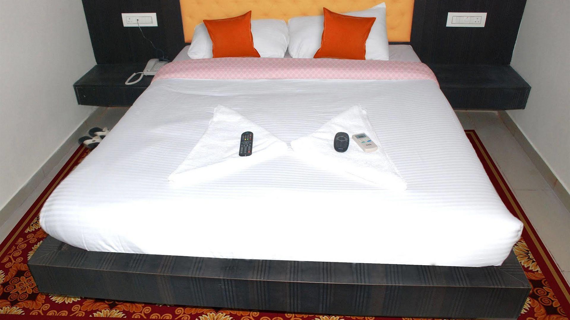 Fabhotel Adore