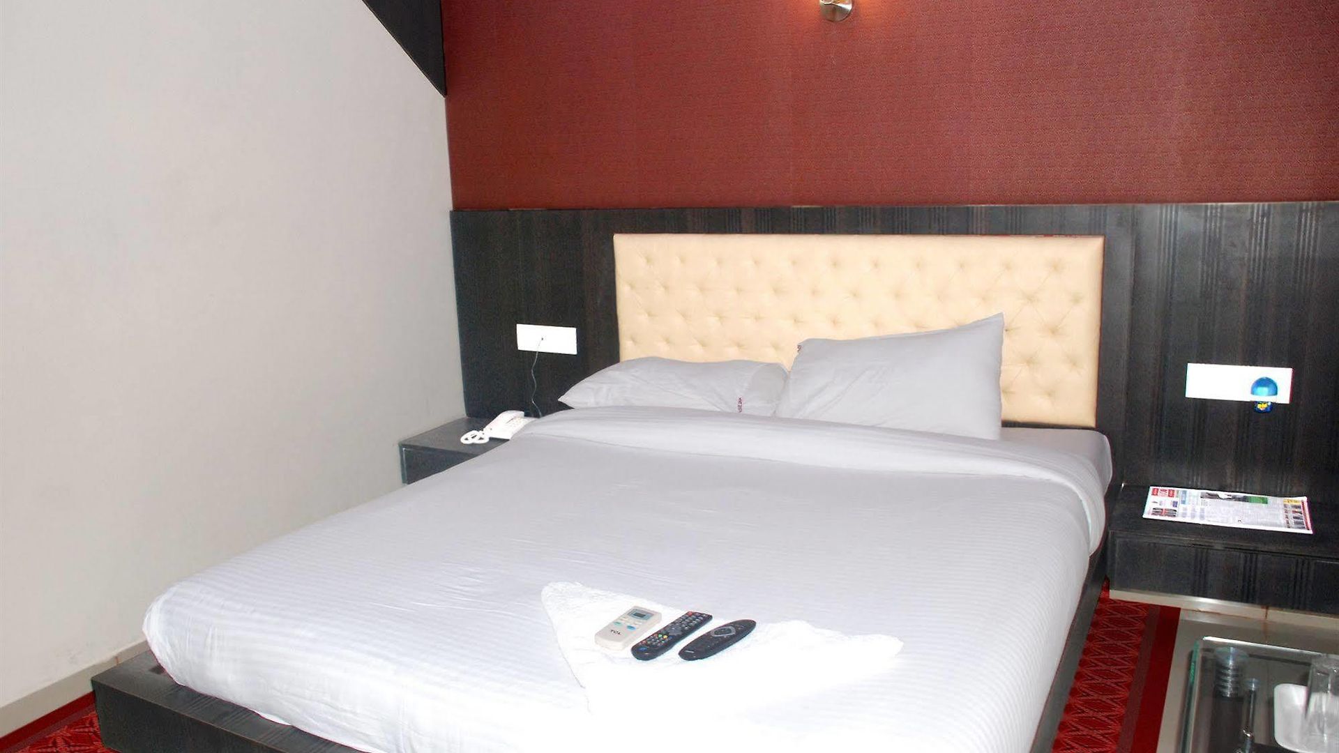 Fabhotel Adore