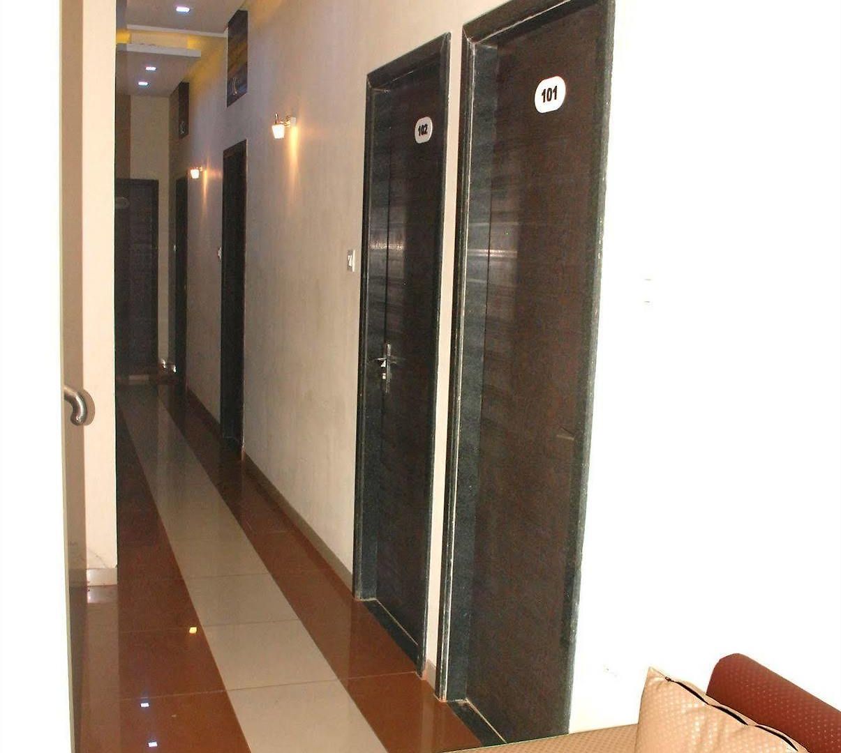 Fabhotel Adore Mumbai
