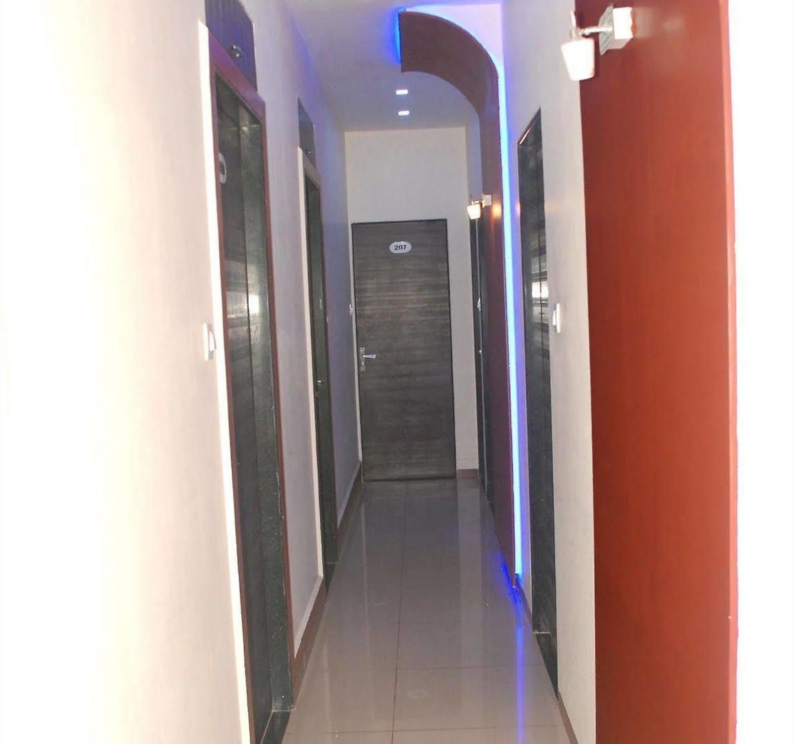 Fabhotel Adore