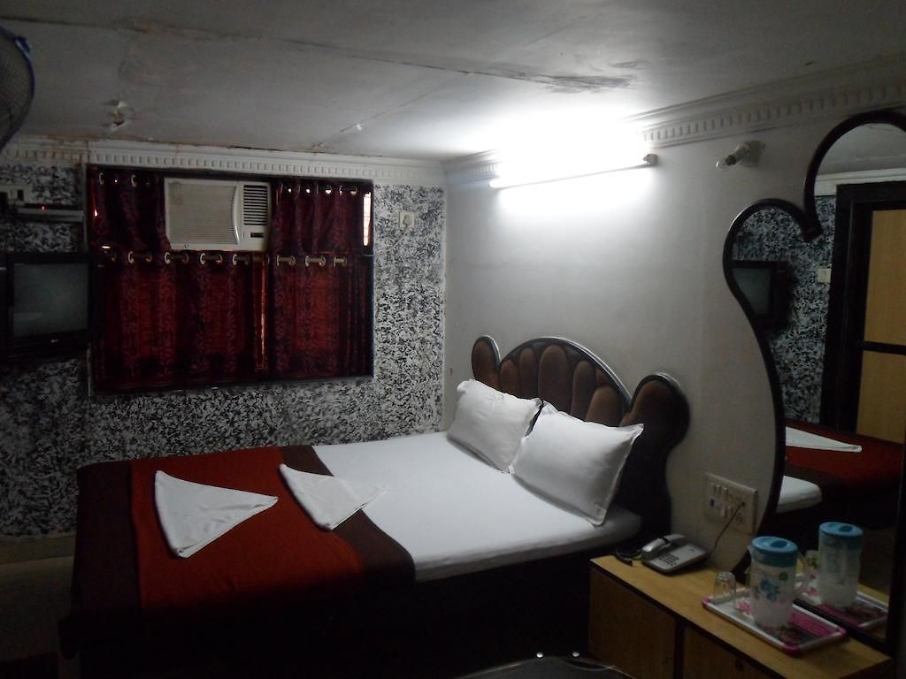 Happyland Hotel