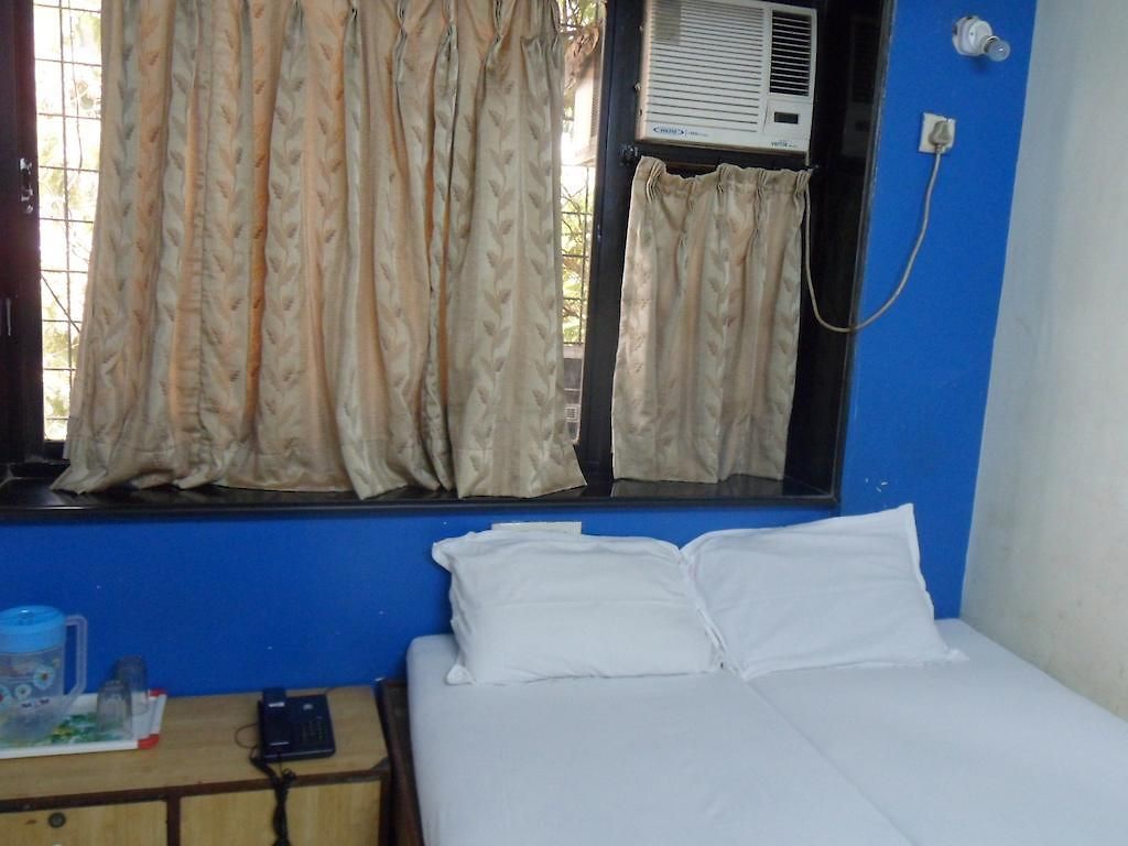 Happyland Hotel 3*