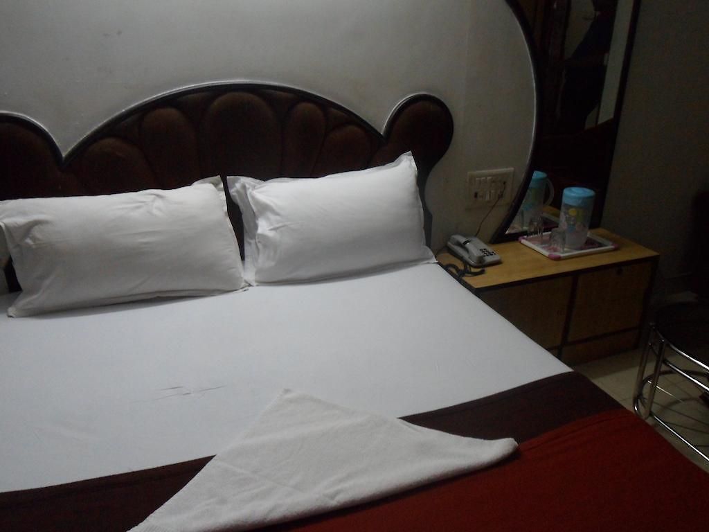 Happyland Hotel 3*