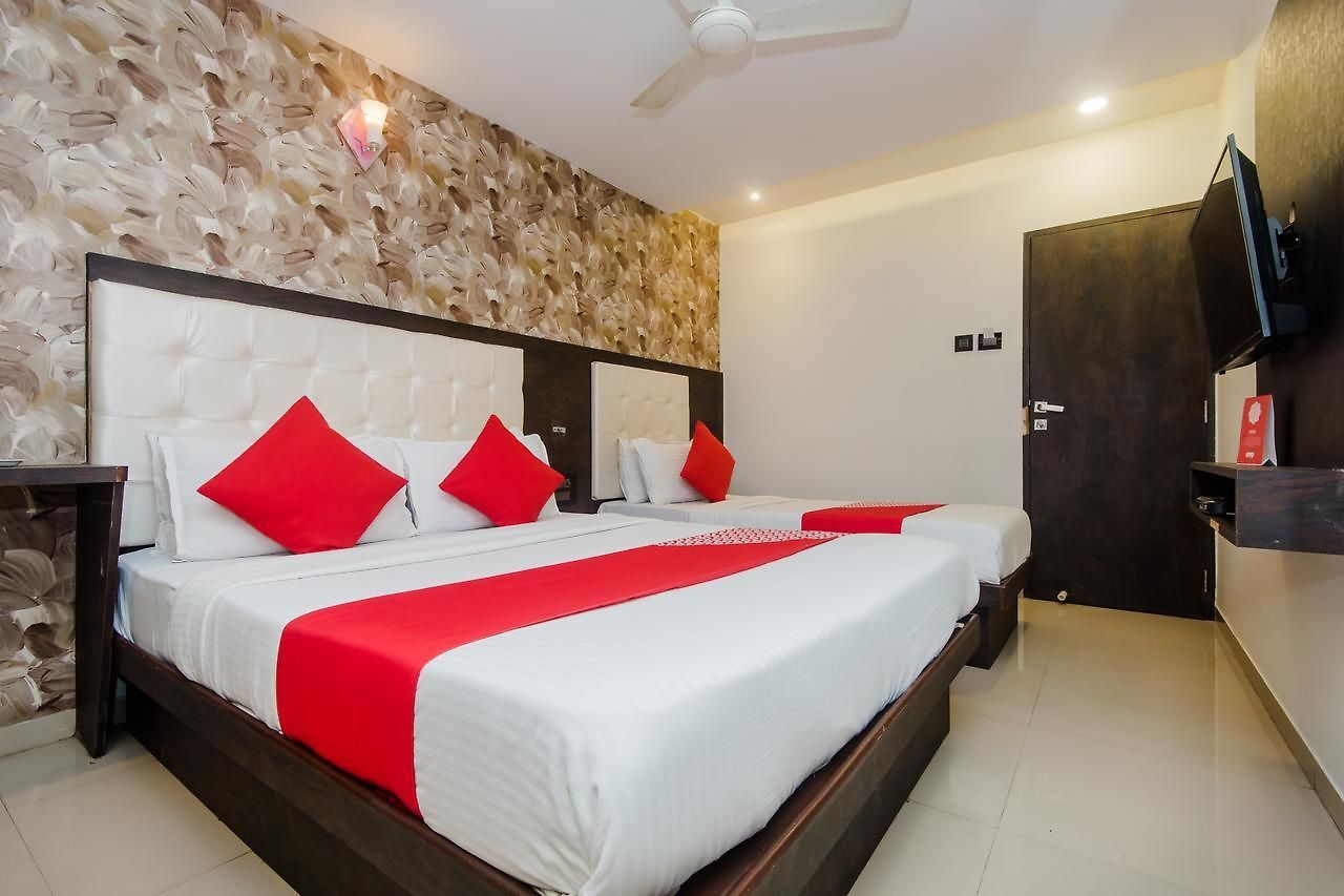 Hotel Oyo 6719 Atlas Grand 3*