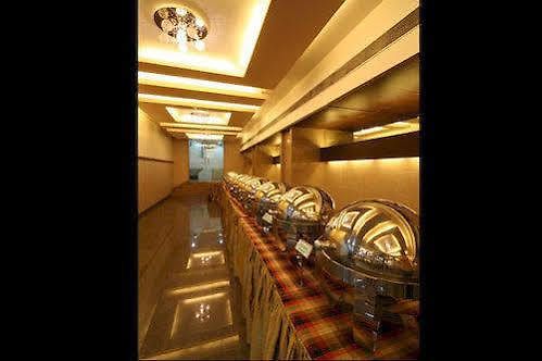 Hotel Dhiraj 3*