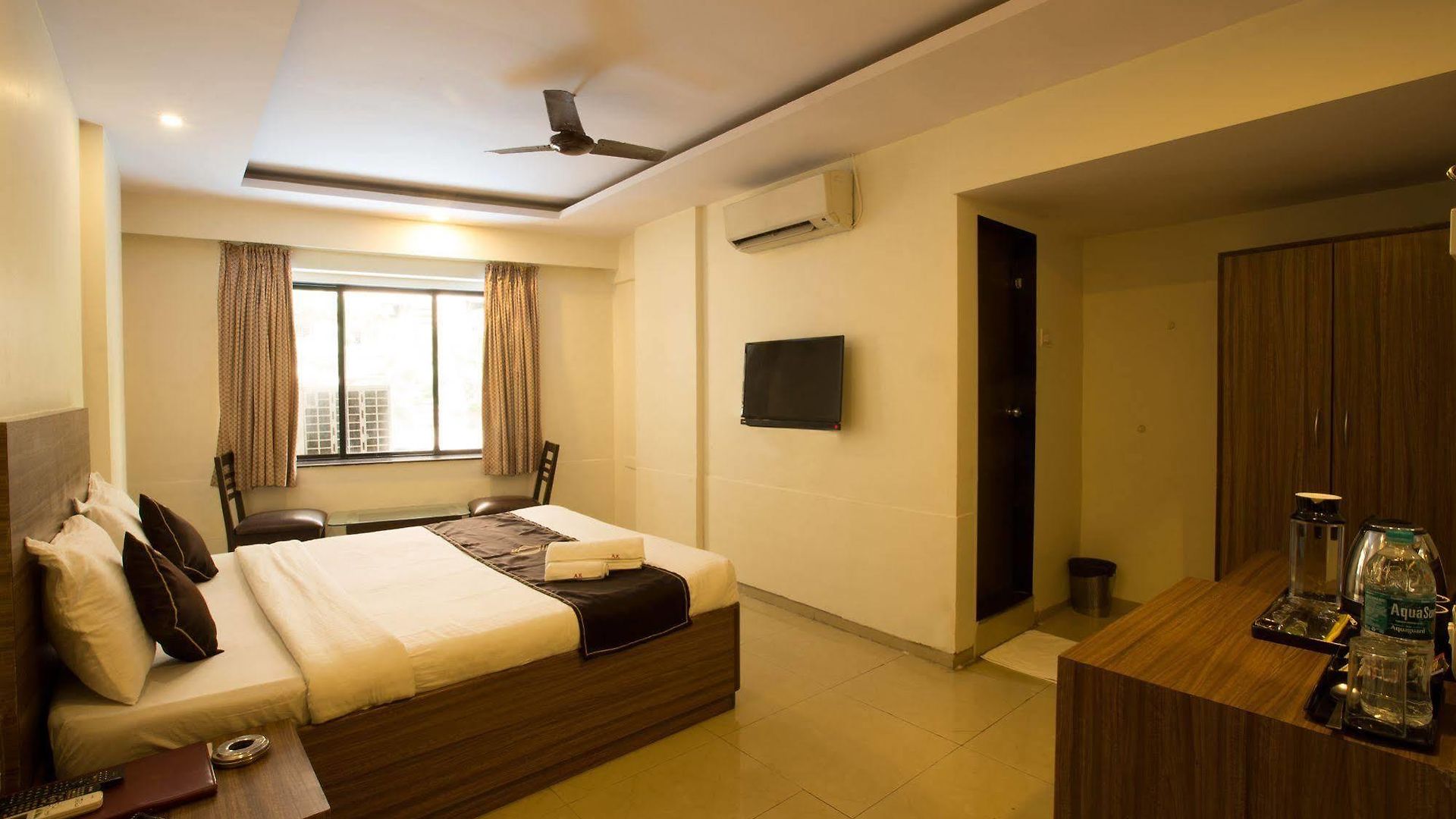 Ace Residency Hotel 2*
