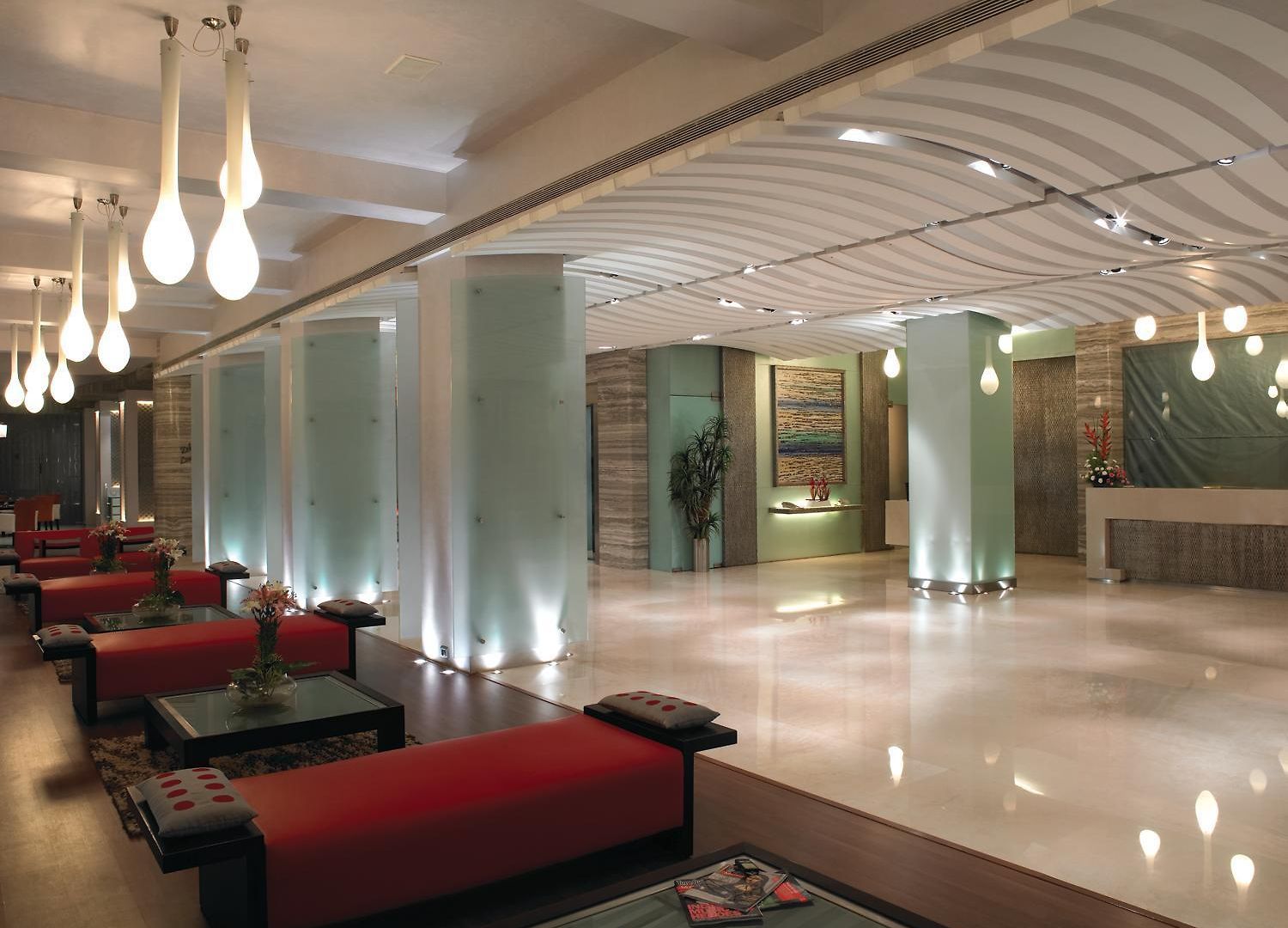 Mirage Hotel, International Airport