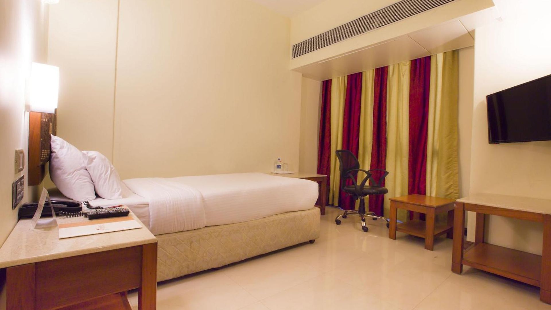 Airport International Hotel 3*