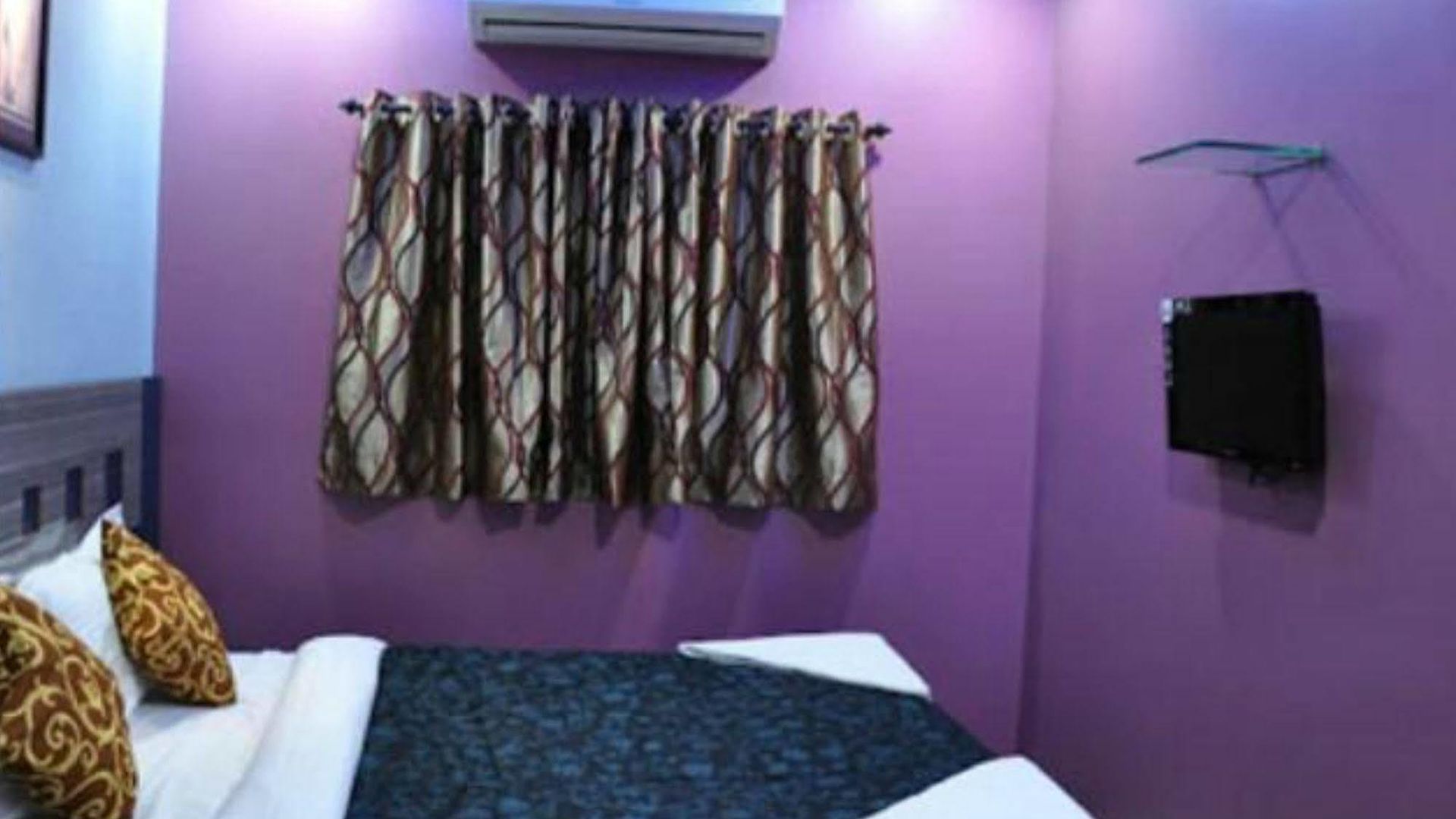 Planet Plaza Hotel