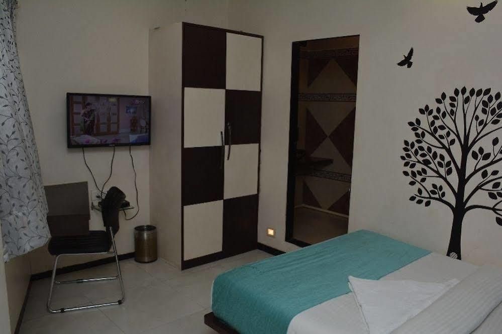 Hotel O Blue Pearl Residency Near Chhatrapati Shivaji International Airport