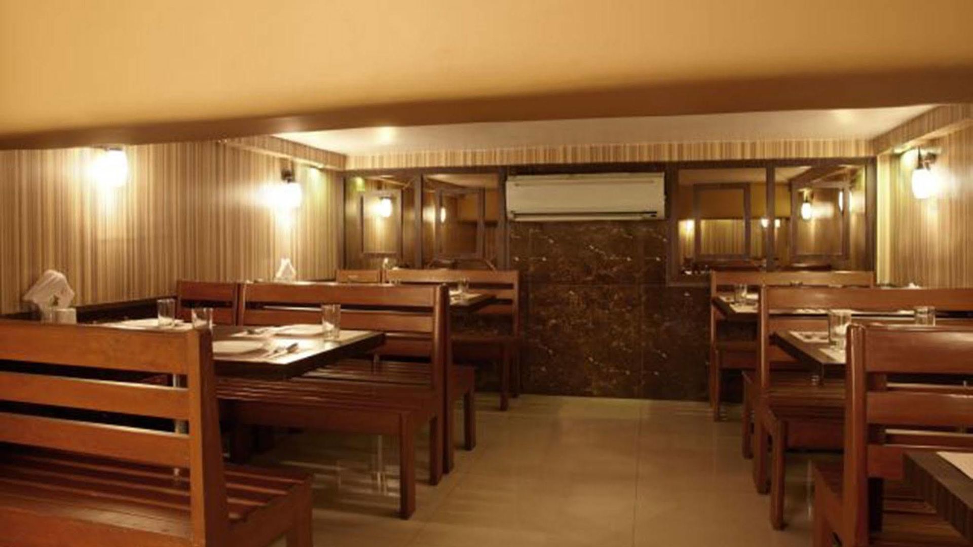 Hotel Lucky Near Bkc Hotel