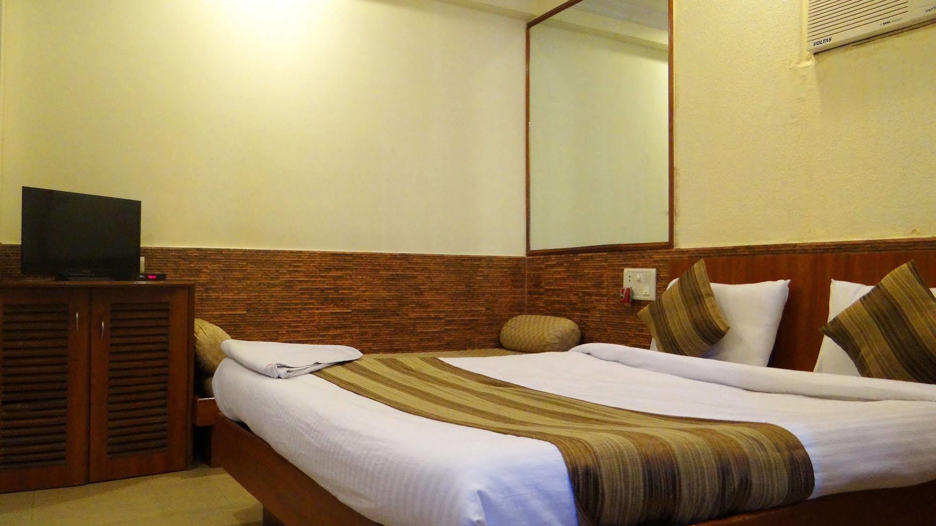 Hotel Lucky Near Bkc Hotel 3*