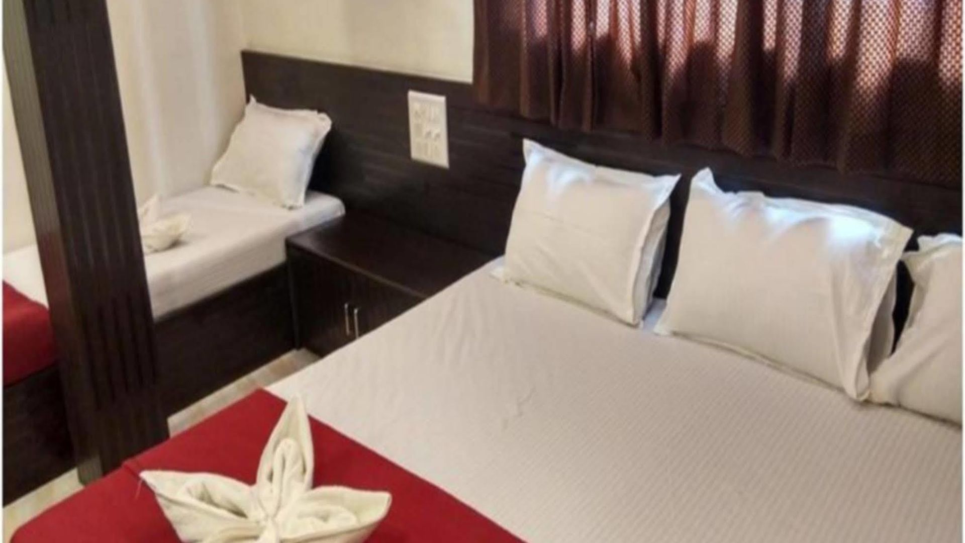 Oyo 76486 Silver Moon Hotel Mumbai