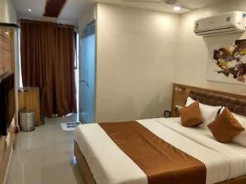 Hotel Grandeur-near International Airport Mumbai