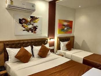 Hotel Grandeur-near International Airport 3*