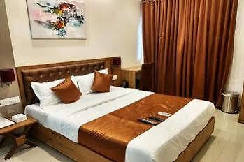 Hotel Grandeur-near International Airport 3*