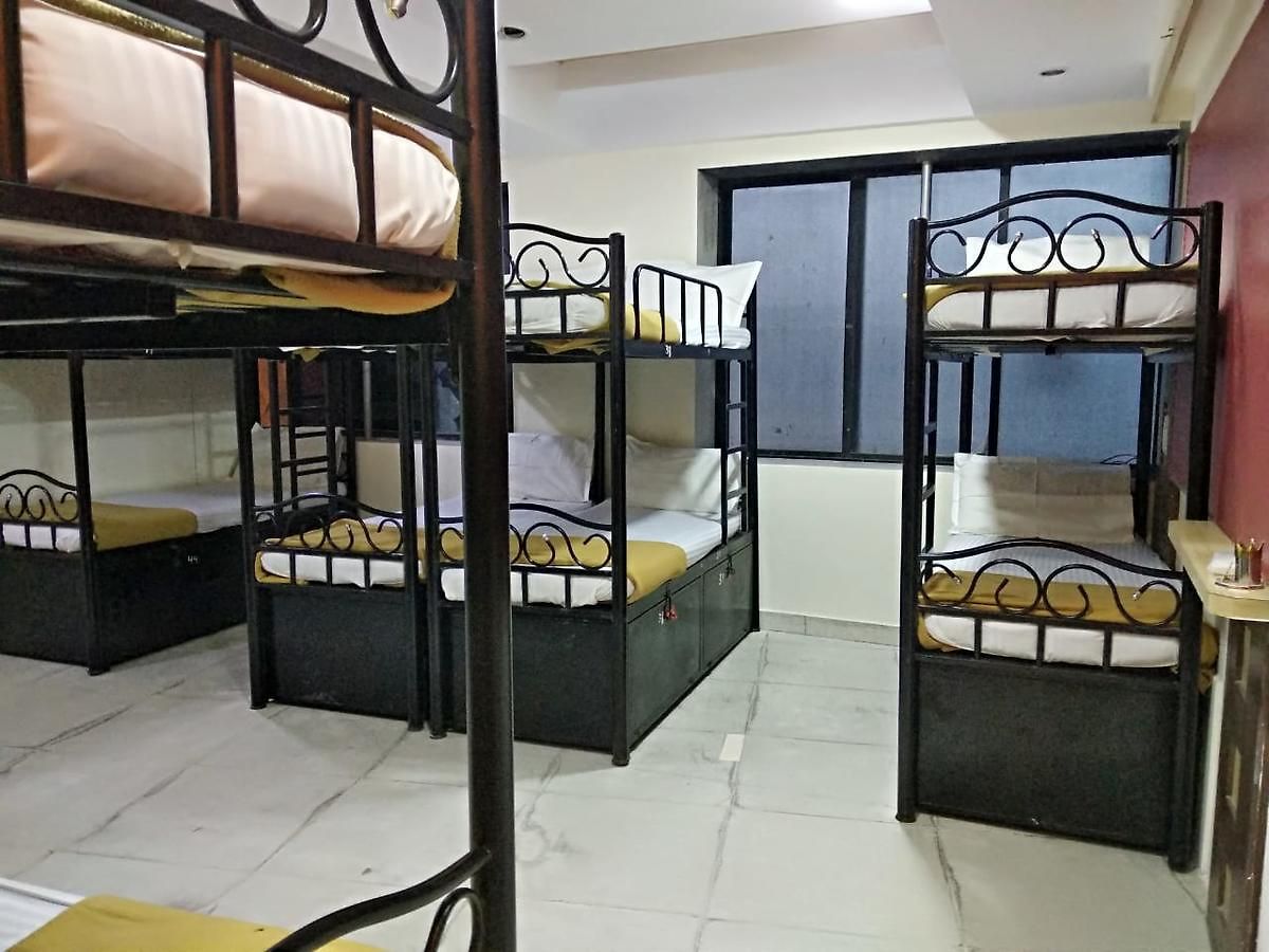 Bandra Only For Indian Male Hostel *