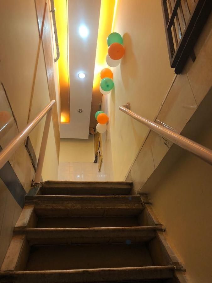 Bandra Only For Indian Male * Mumbai