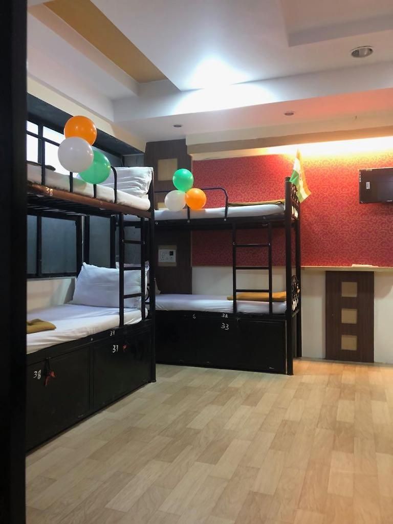 Bandra Only For Indian Male Hostel *