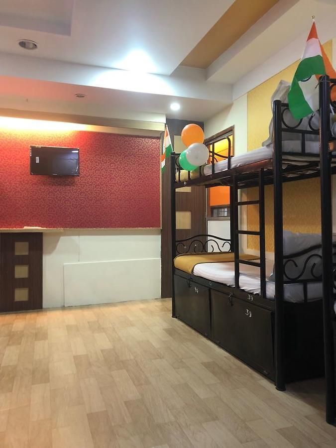 Hostel Bandra Only For Indian Male