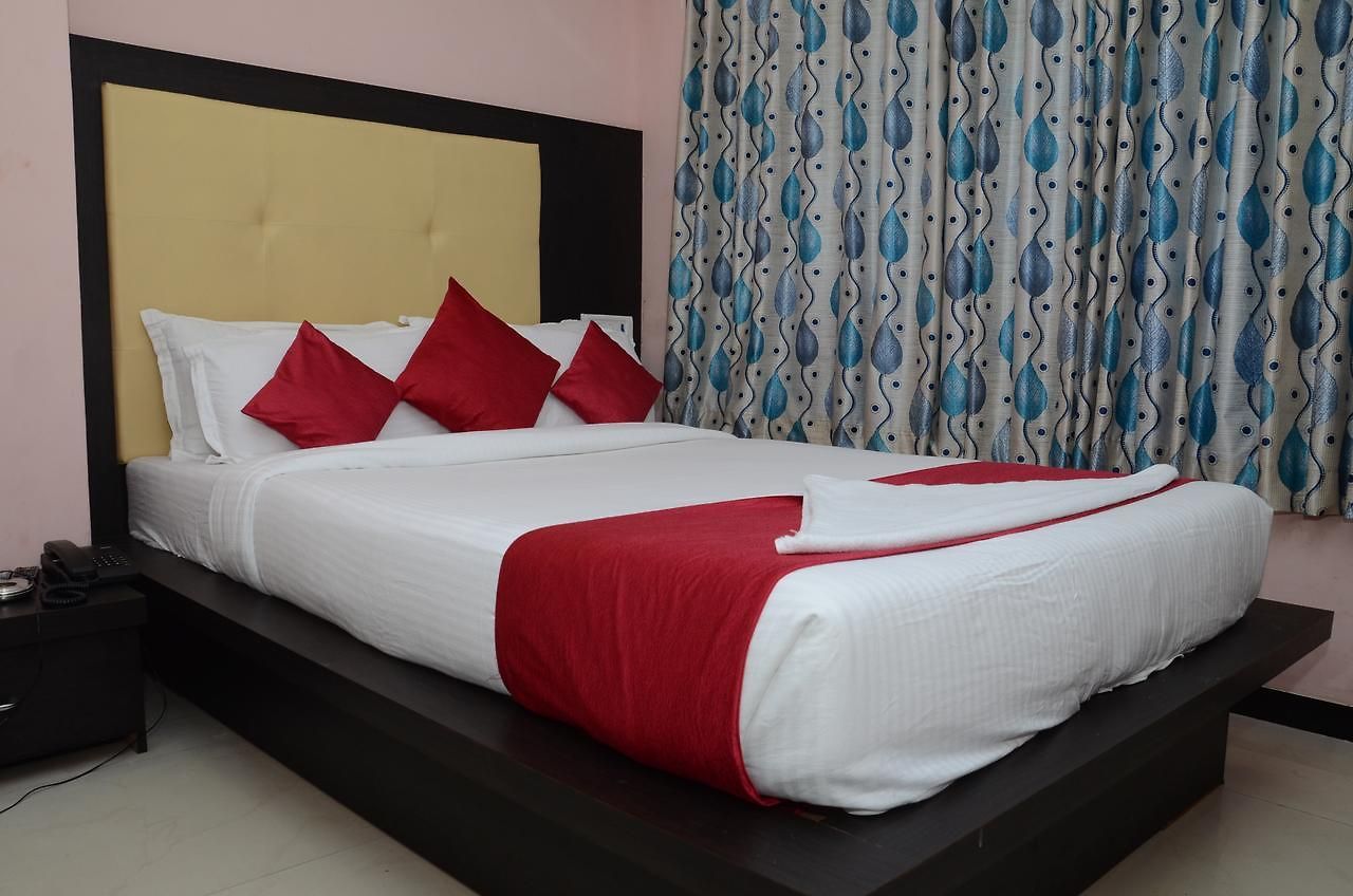 Sai Leela Grand Hotel 3*