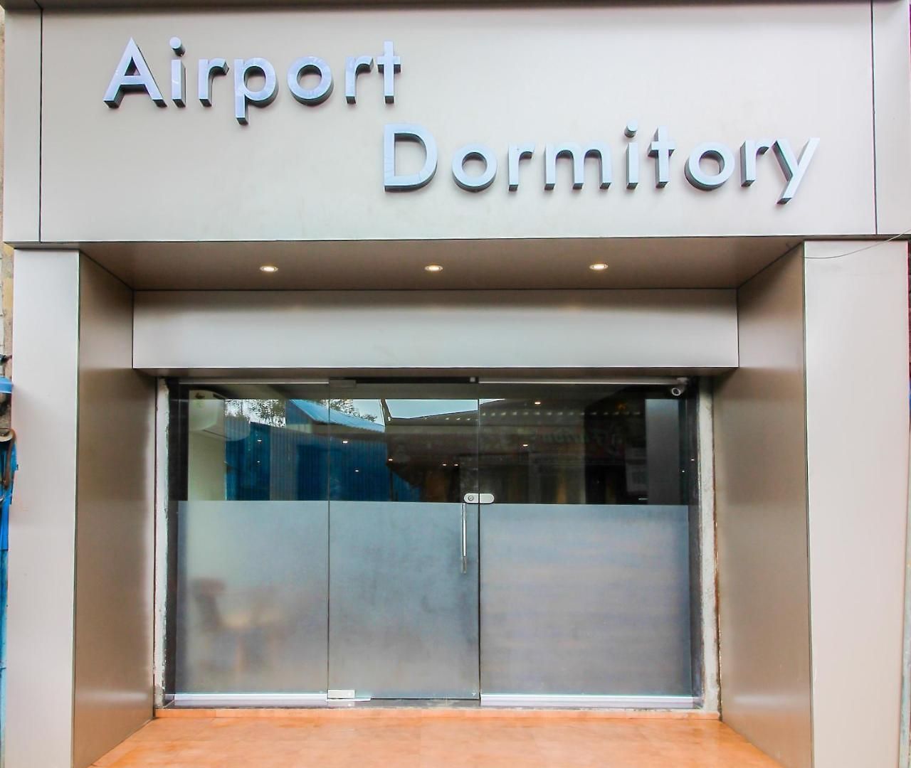 Hygeinic Airport Dormitory Near By Bom