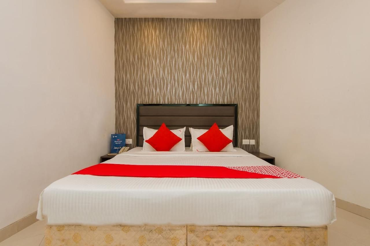 Oyo 8690 Kalpana Elite Hotel
