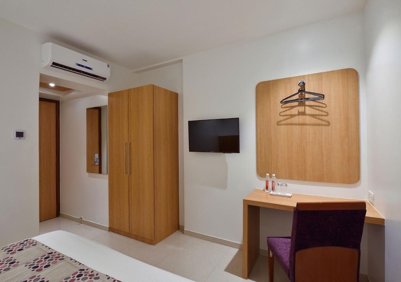 Leafio-near Airport 3*