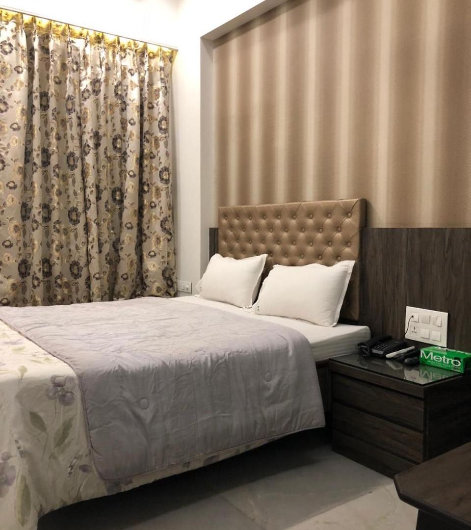 Antique - Colaba Hotel Mumbai
