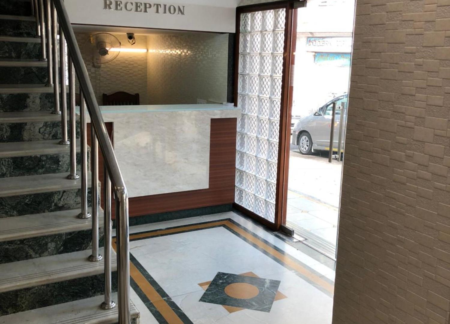 Antique - Colaba Hotel *