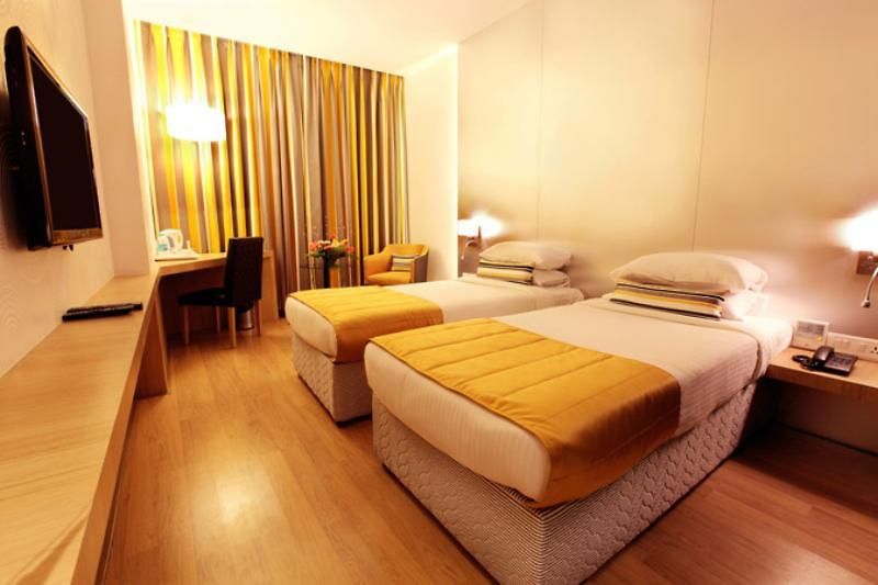 Metro International Hotel 2*