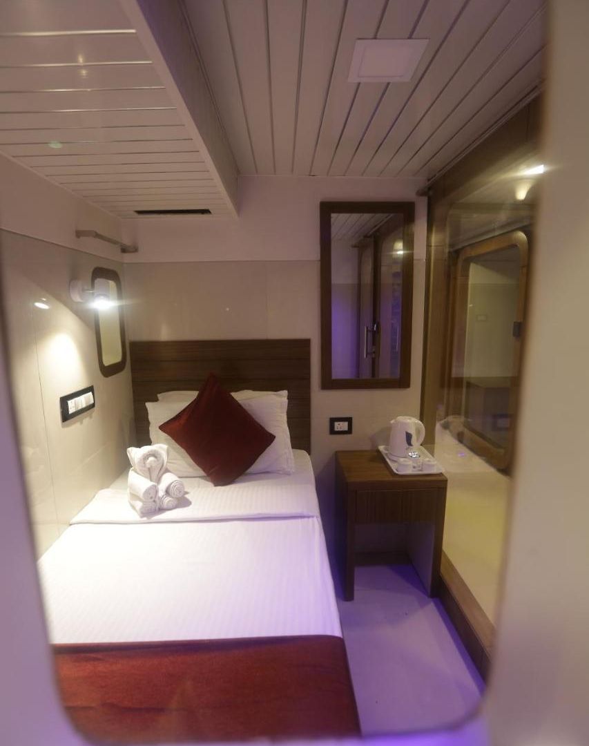 Capsule hotel Qubestay Airport Capsule & Mumbai