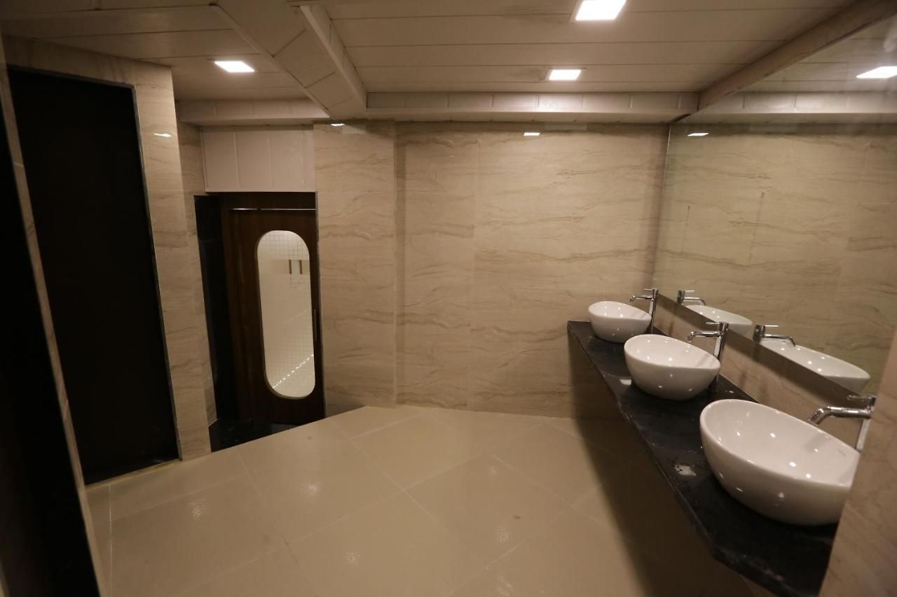 Capsule hotel Qubestay Airport Capsule & 3*
