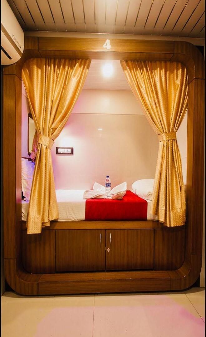 Qubestay Airport Capsule & Capsule hotel