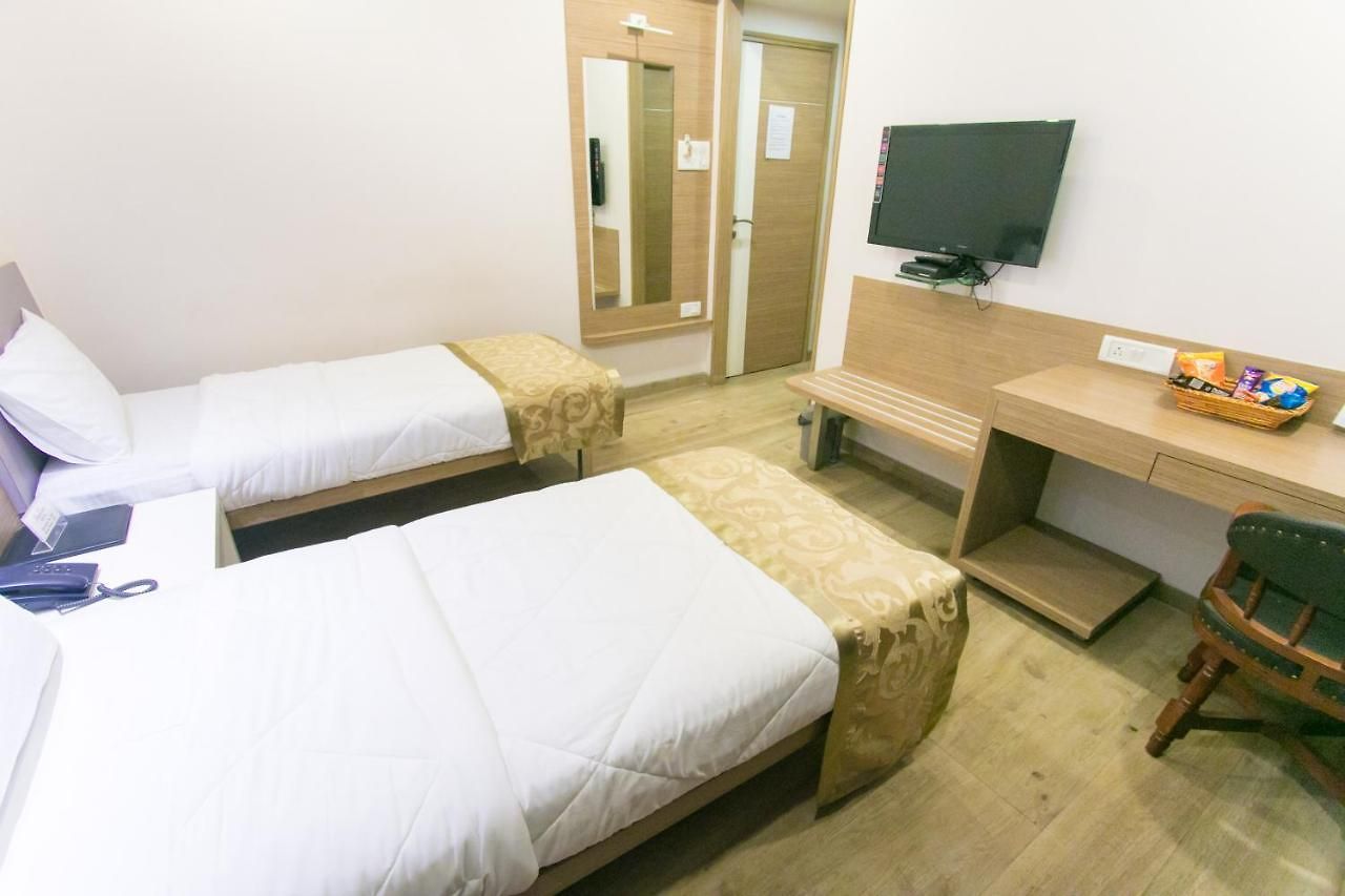 Seasons Hotel 5*