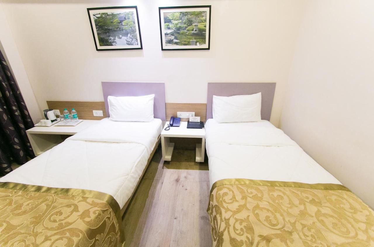 Seasons Hotel 5*