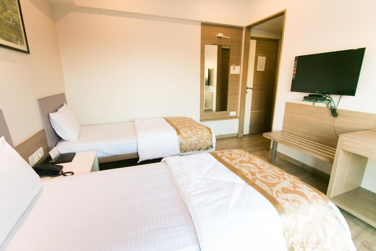 Seasons Hotel Mumbai