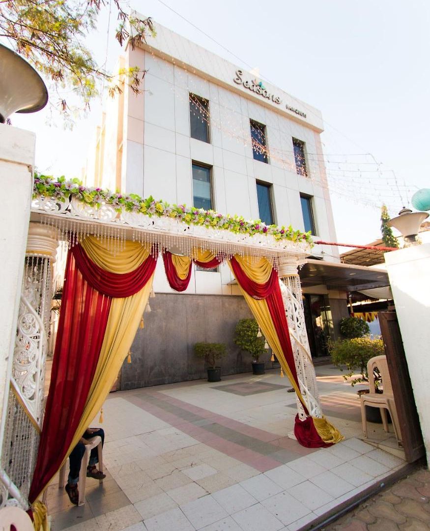 Seasons Hotel