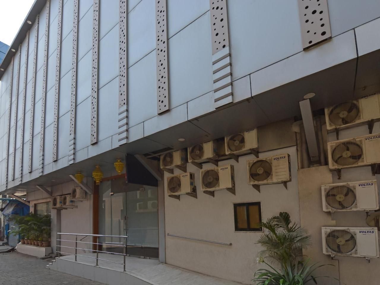 Oyo 8872 Address Hotel 3*