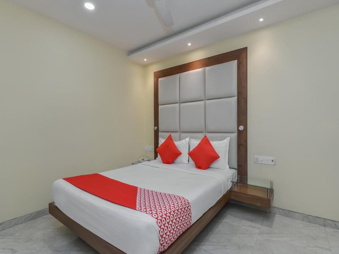 Hotel Oyo 8872 Address 3*