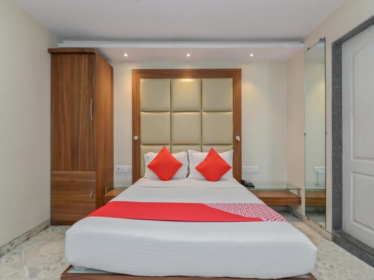 Oyo 8872 Address Hotel 3*