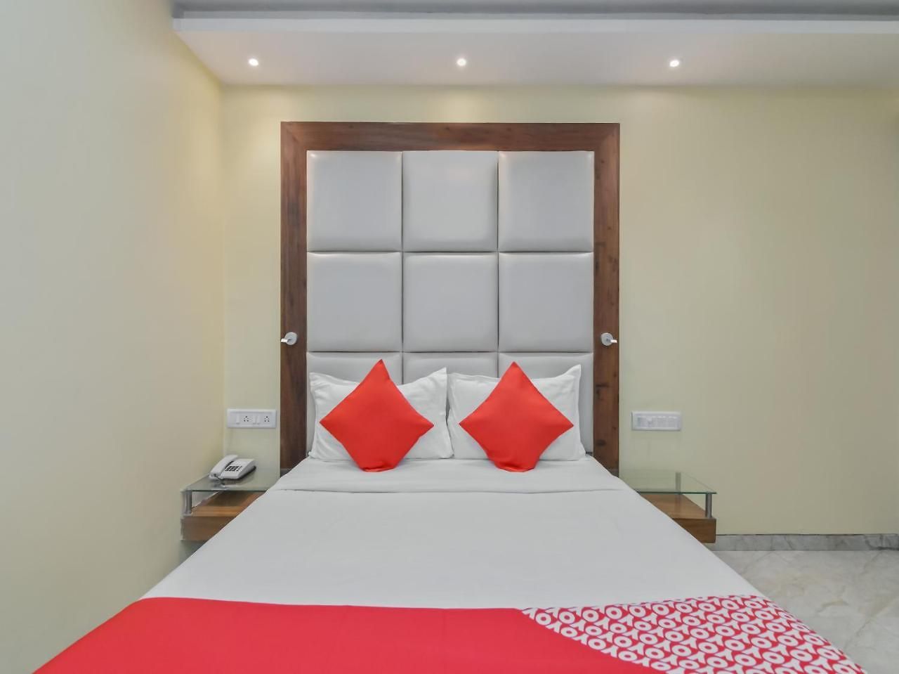 Hotel Oyo 8872 Address Mumbai
